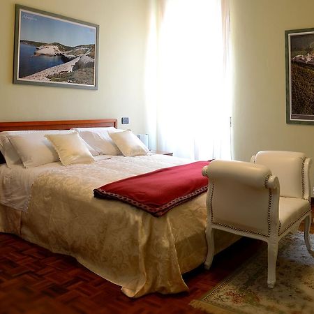 Hotel La Fenice К'ярі Екстер'єр фото