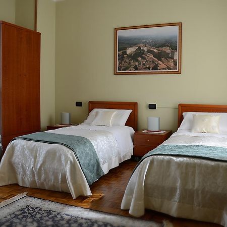 Hotel La Fenice К'ярі Екстер'єр фото