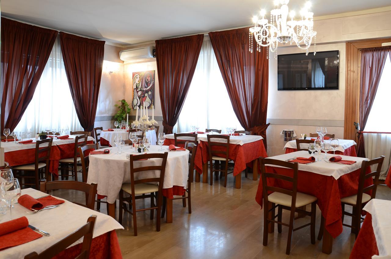 Hotel La Fenice К'ярі Екстер'єр фото